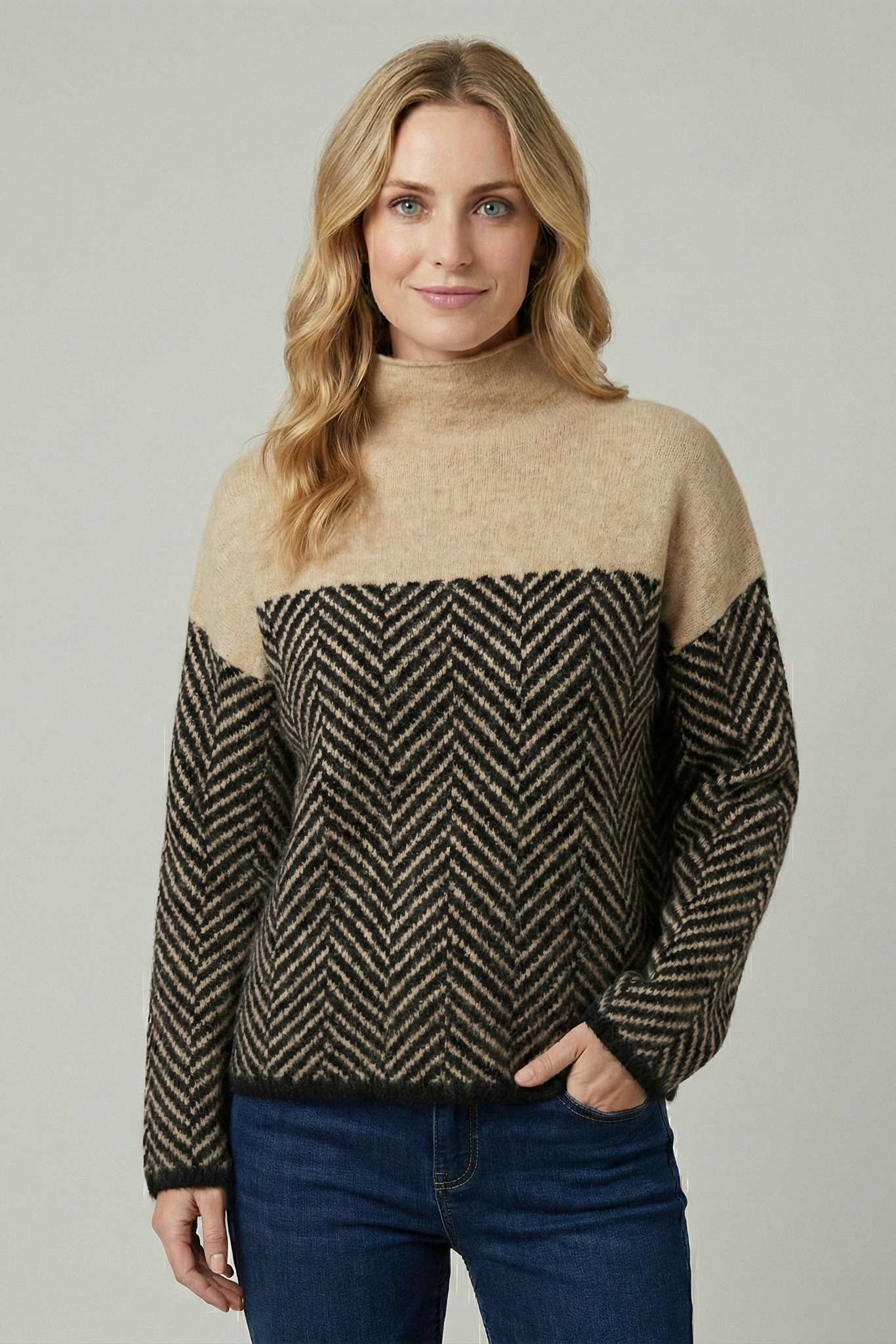 Contrasting warm sweater | QYVEN