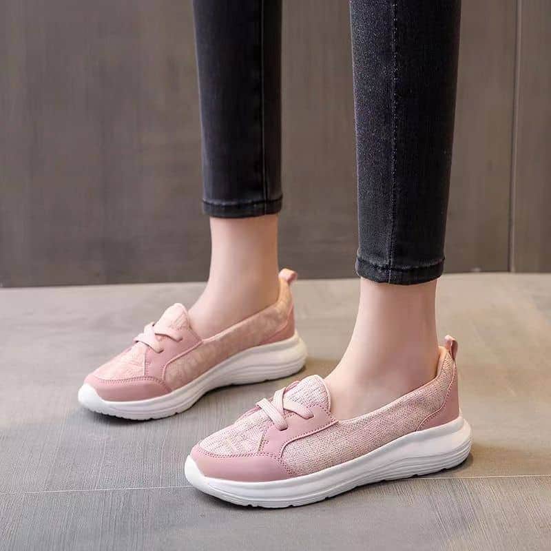 Orthopedic and stylish shoes