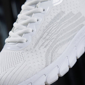 Strider — Atletische mesh-sneaker met gesegmenteerde zool