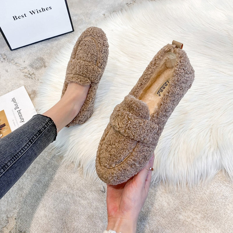 Arielle plush moccasins with non-slip soles | QYVEN