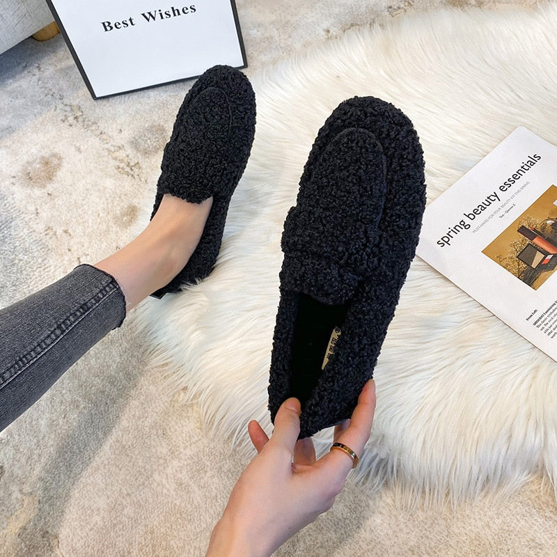 Arielle plush moccasins with non-slip soles | QYVEN
