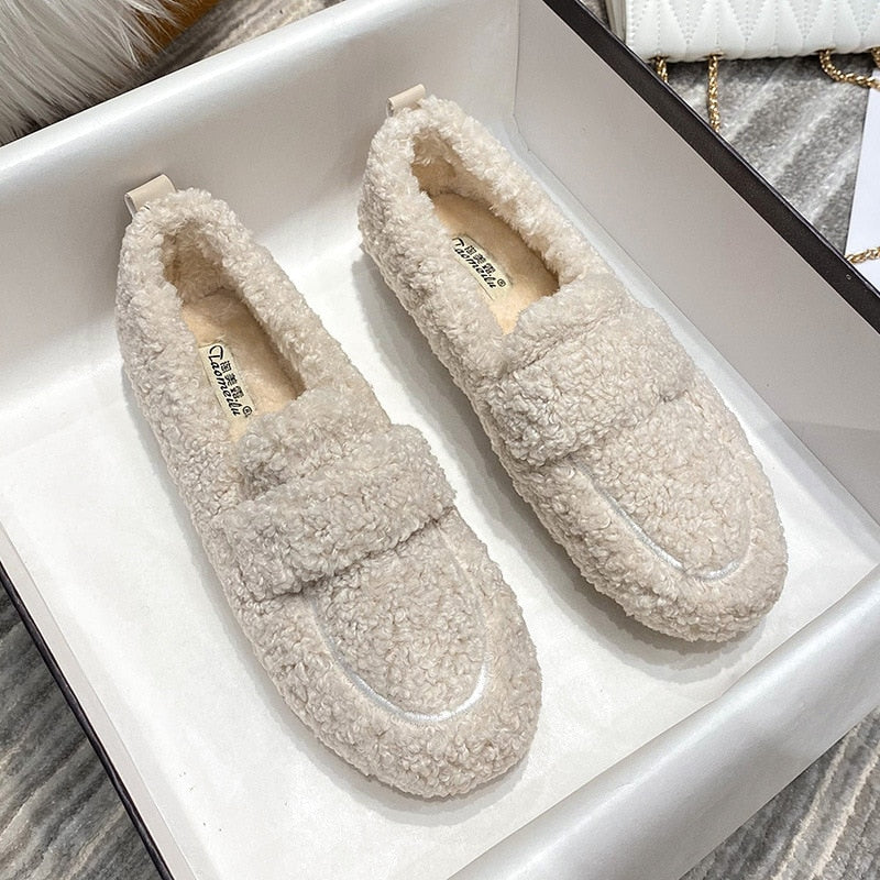 Arielle plush moccasins with non-slip soles | QYVEN