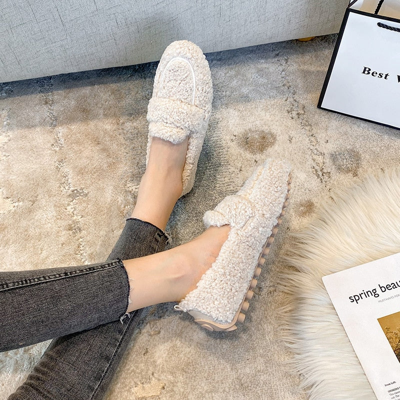 Arielle plush moccasins with non-slip soles | QYVEN