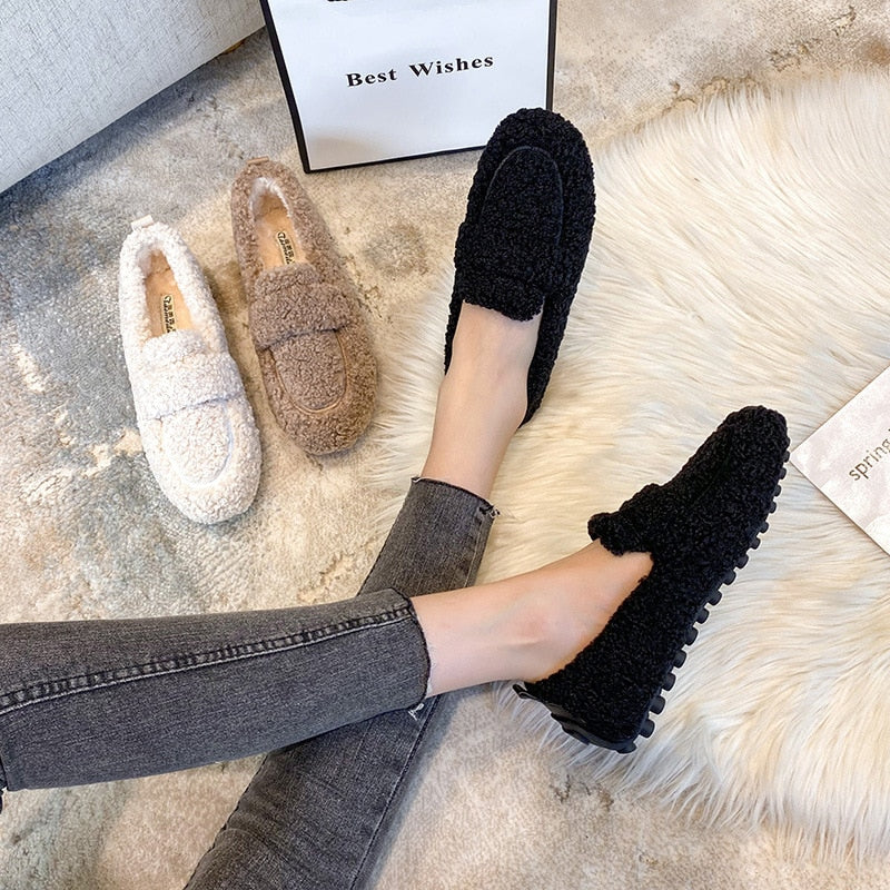 Arielle plush moccasins with non-slip soles | QYVEN