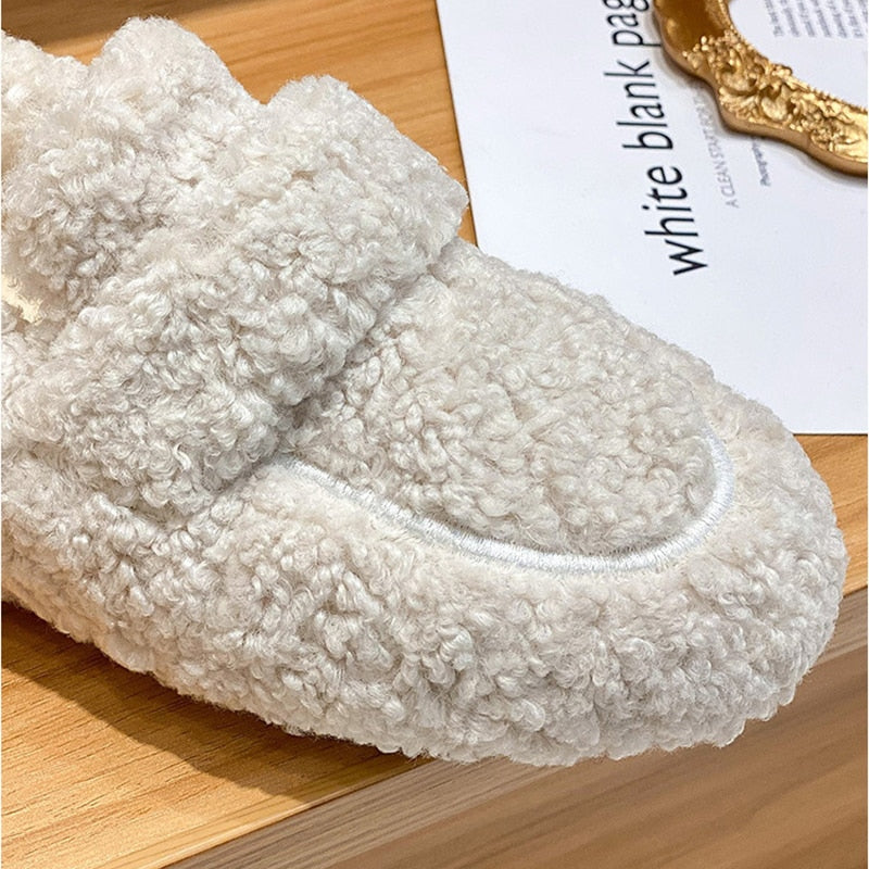 Arielle plush moccasins with non-slip soles | QYVEN