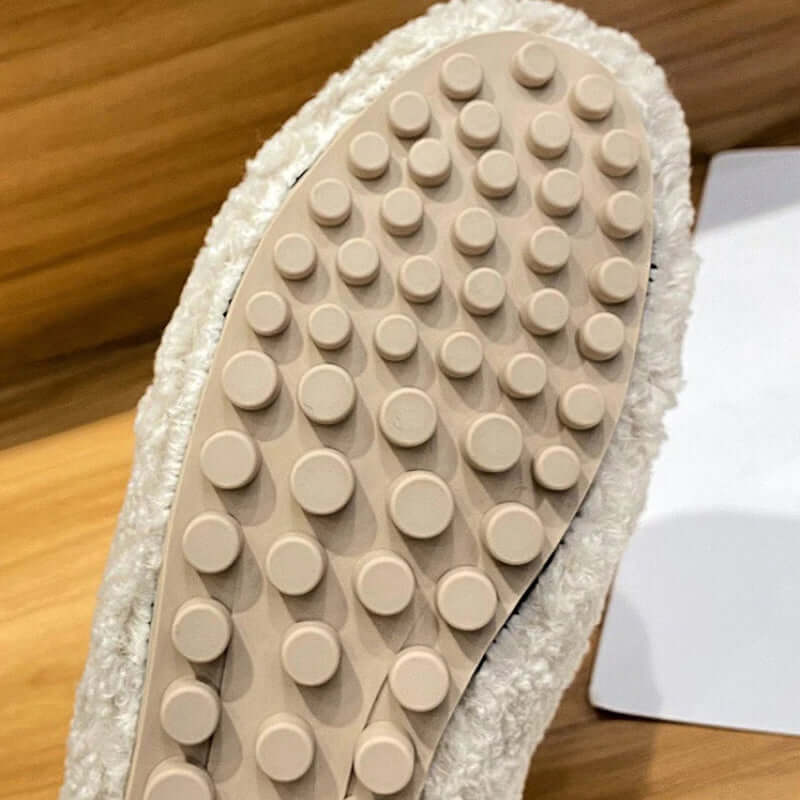 Arielle plush moccasins with non-slip soles | QYVEN